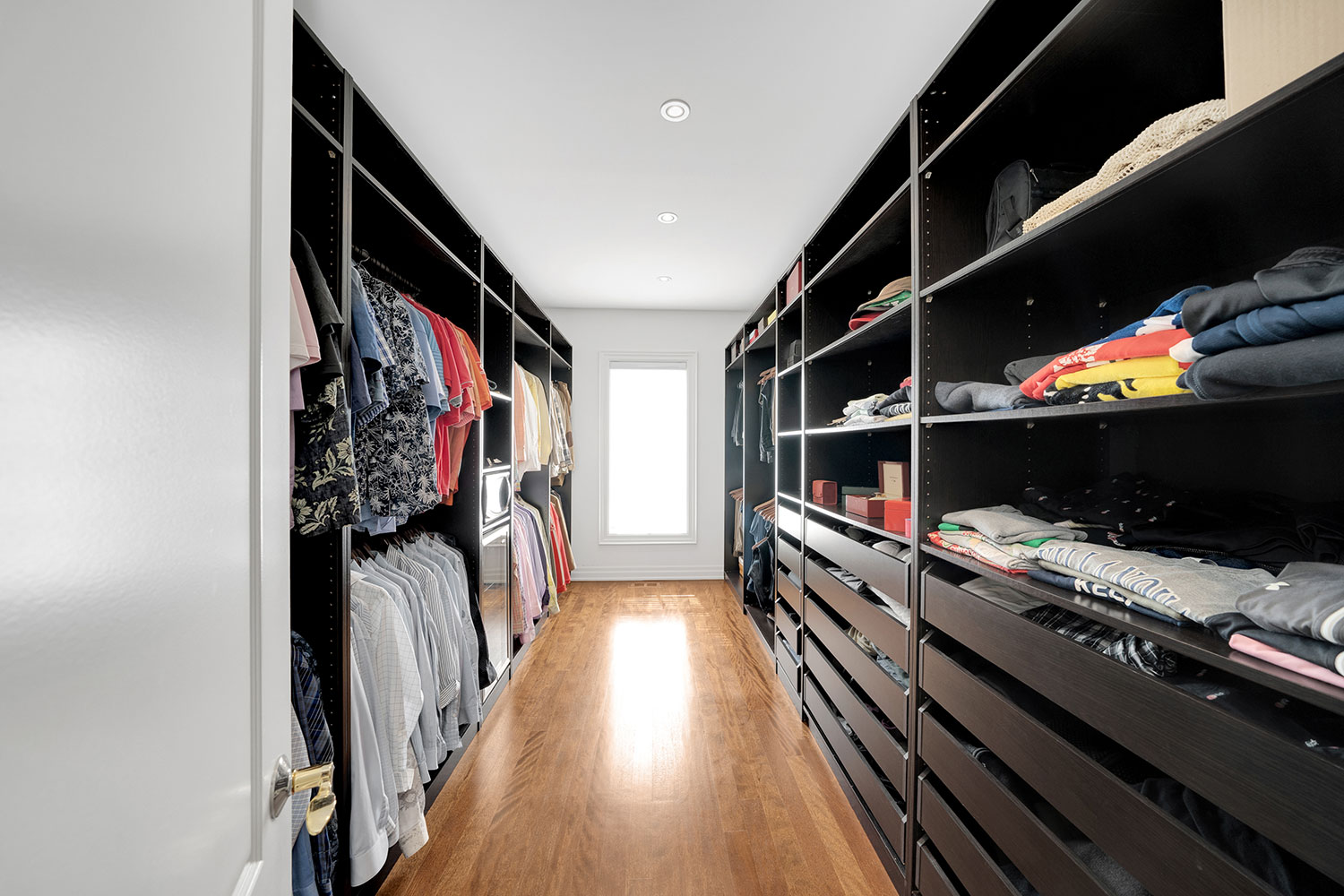 058-Primary-Closet4200x2800