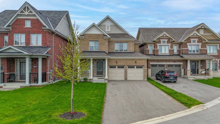 1-web-or-mls-92-pridham-pl