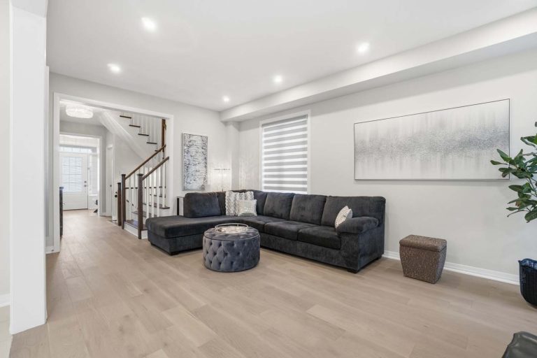 11-web-or-mls-92-pridham-pl
