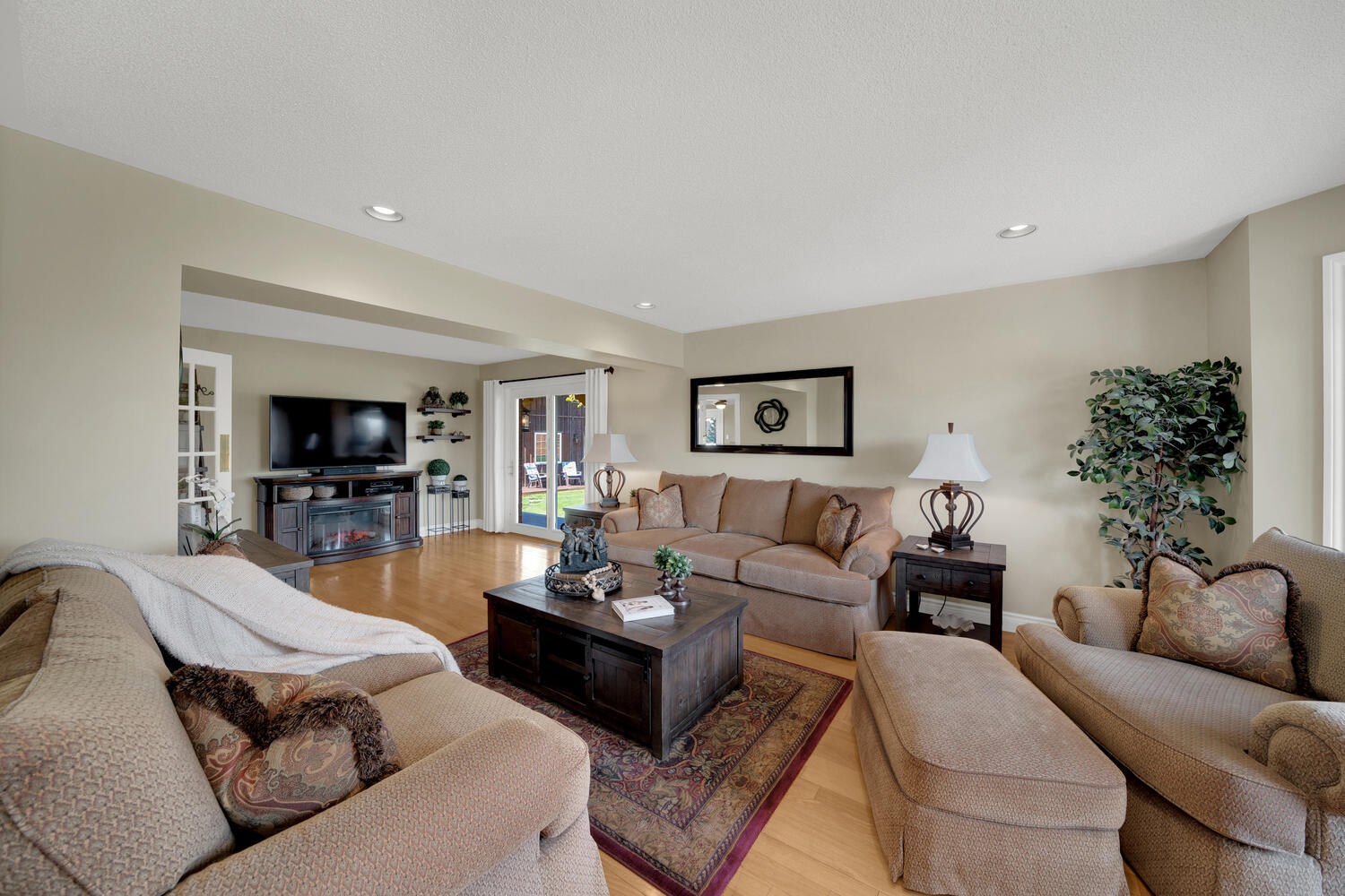 16-Living-Room-016-039-1500x1000-1