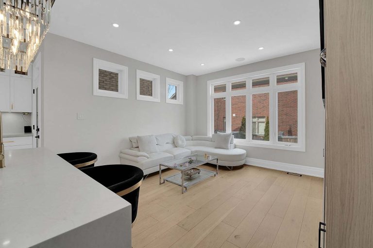 24-web-or-mls-109-alex-campbell-crescent