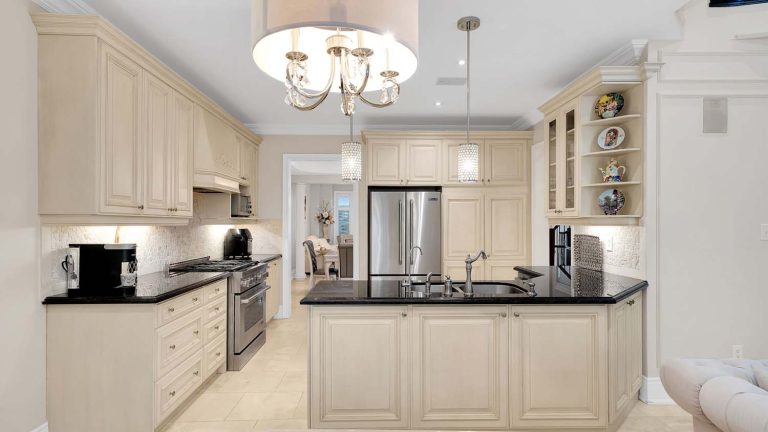 24-web-or-mls-328-st-urbain-dr