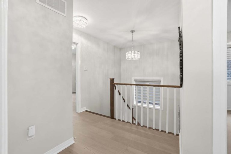 24-web-or-mls-92-pridham-pl
