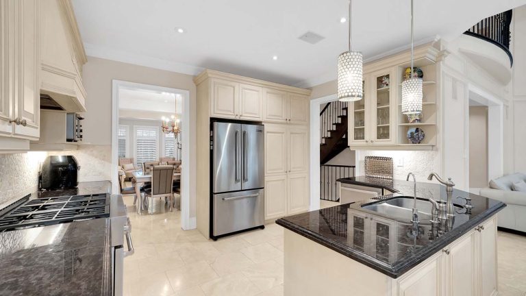 25-web-or-mls-328-st-urbain-dr