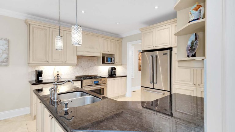 26-web-or-mls-328-st-urbain-dr