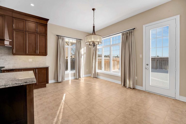 27-web-or-mls-31-munsie-dr