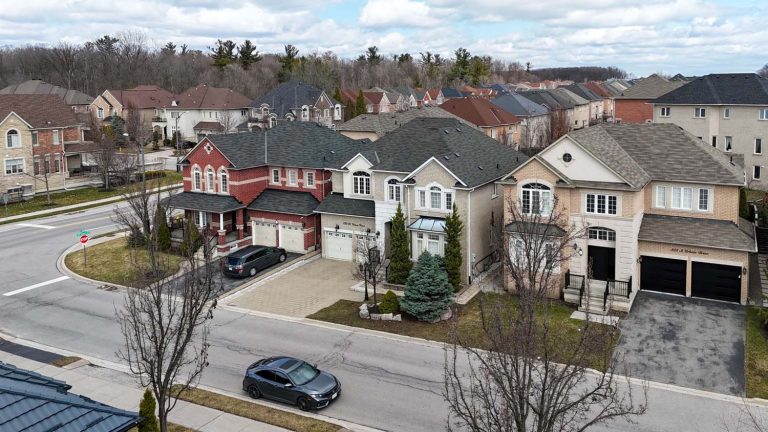 3-web-or-mls-328-st-urbain-dr