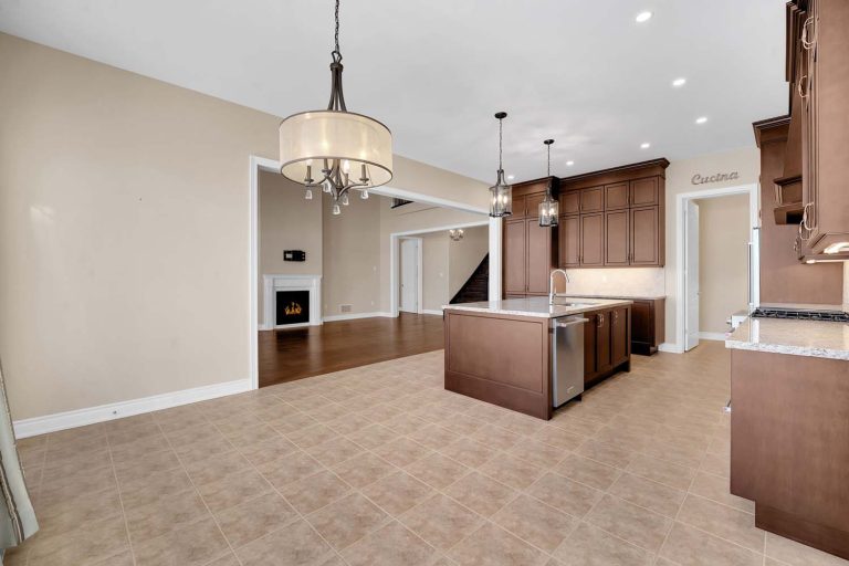 31-web-or-mls-31-munsie-dr