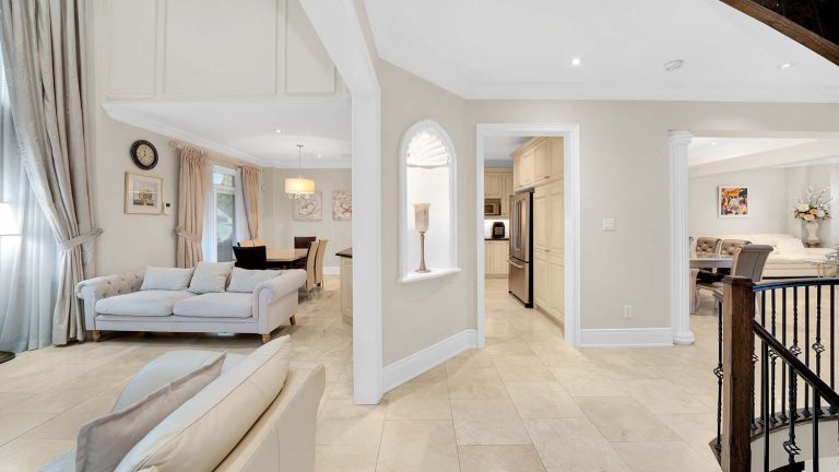 32-web-or-mls-328-st-urbain-dr