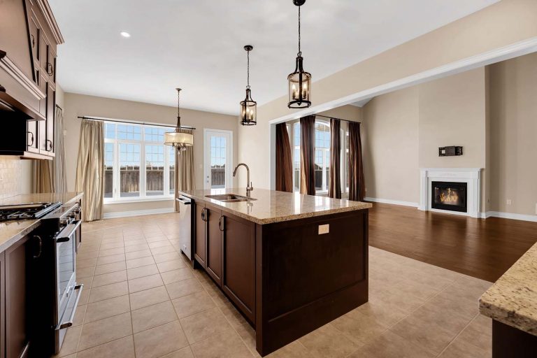 33-web-or-mls-31-munsie-dr