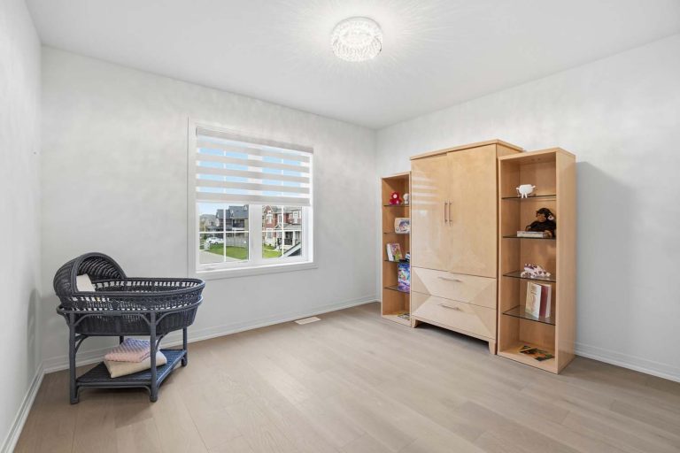 33-web-or-mls-92-pridham-pl