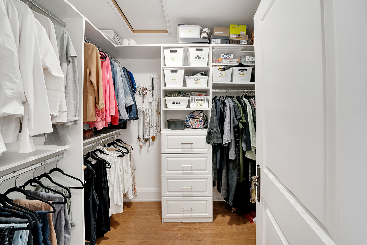 38-Primary-Closet-038-045-4200x2800-1