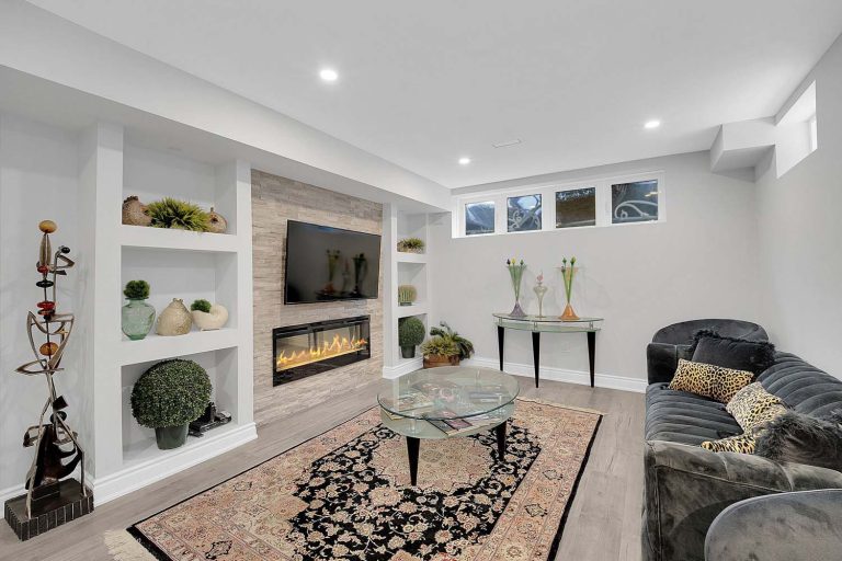 42-web-or-mls-109-alex-campbell-crescent