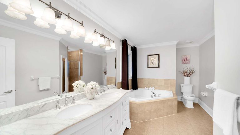 42-web-or-mls-328-st-urbain-dr