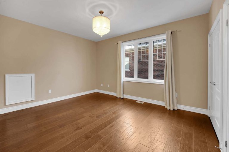 48-web-or-mls-31-munsie-dr