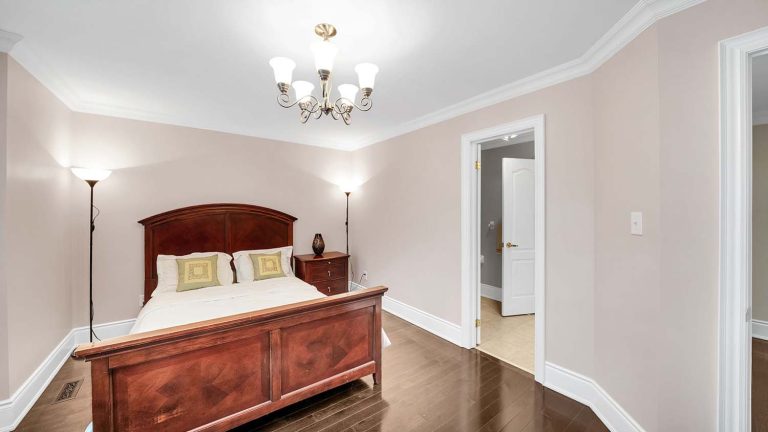 48-web-or-mls-328-st-urbain-dr