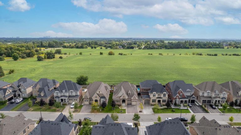 5-web-or-mls-31-munsie-dr