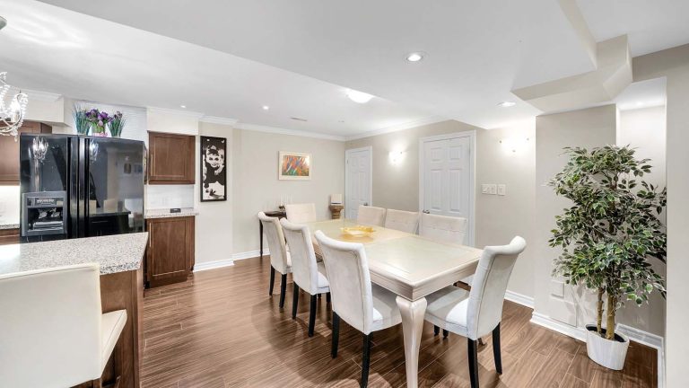 54-web-or-mls-328-st-urbain-dr