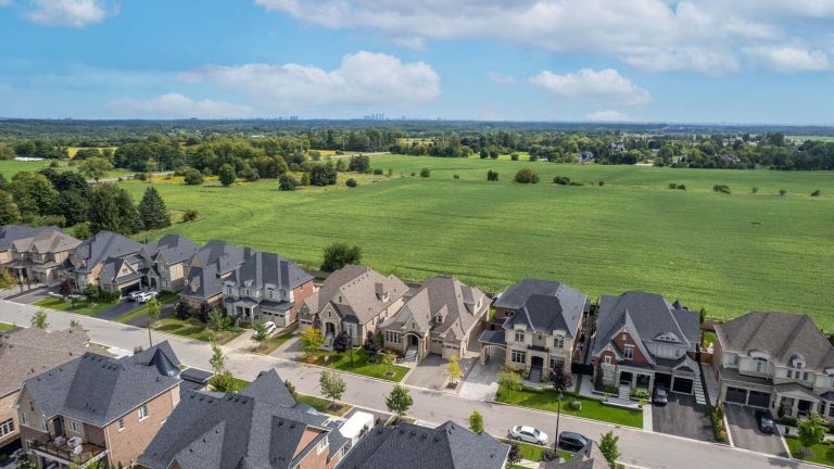 6-web-or-mls-31-munsie-dr