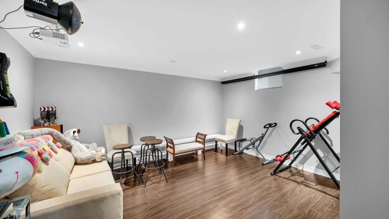 62-web-or-mls-328-st-urbain-dr