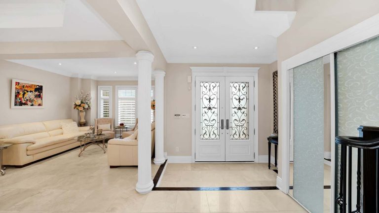 8-web-or-mls-328-st-urbain-dr